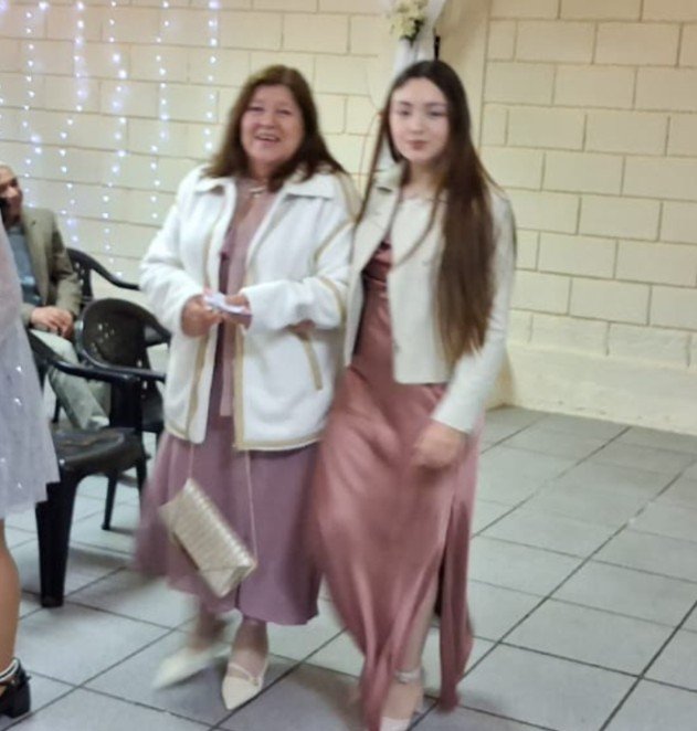Integrantes de la congregación compartiendo